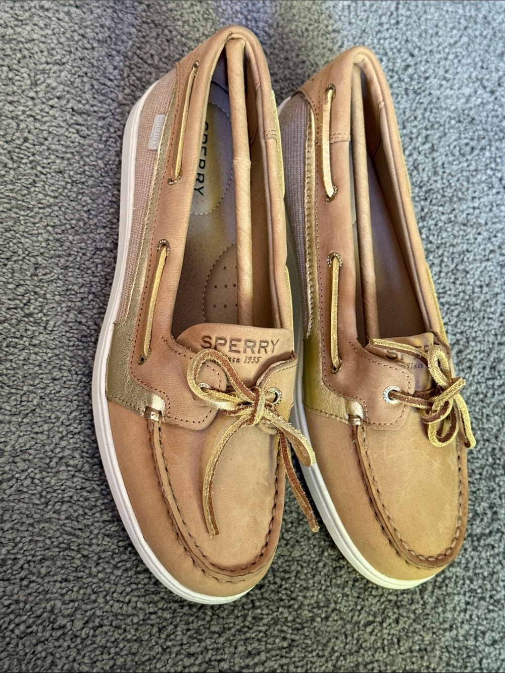 Sperry Top-Sider Leather Boat Shoes, White Sole Light Tan Gold Sparkle. Size 8.5
